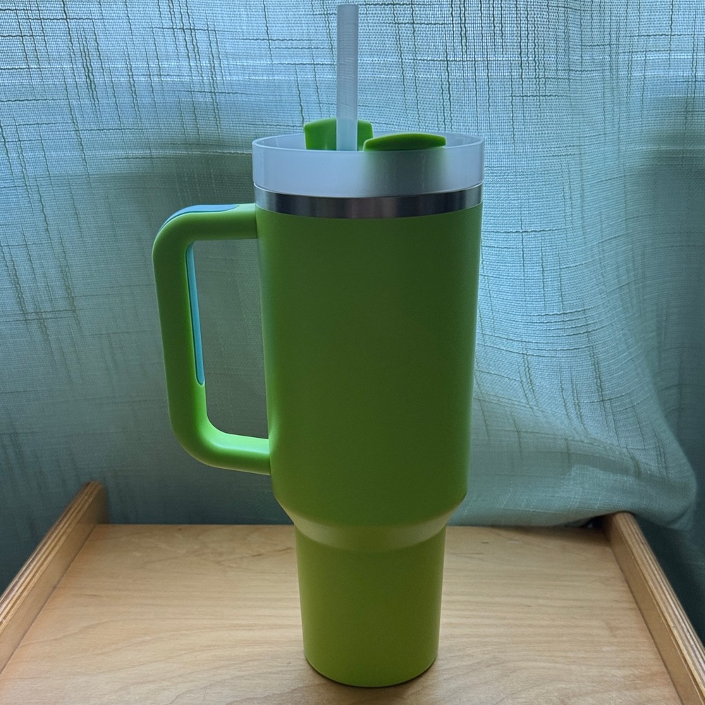 Stanley Quencher 2.0 FlowState 40 oz Tumbler - Picture 4 of 10